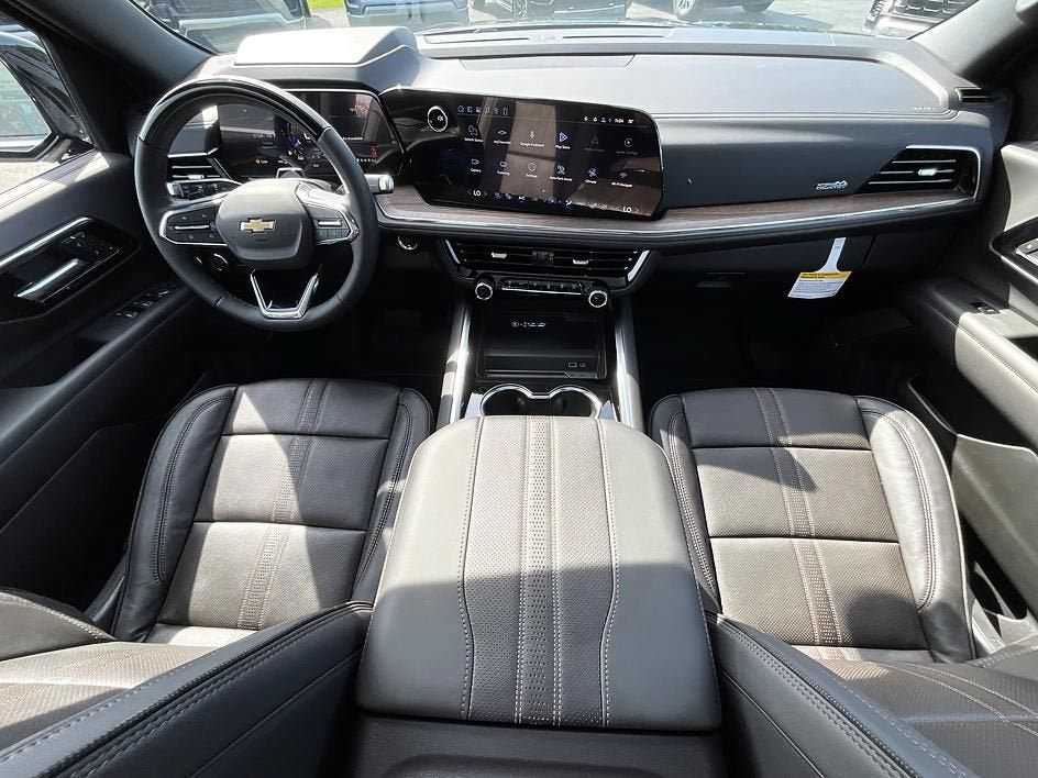 New 2026 Chevrolet Suburban High Country AWD/4WD image 3