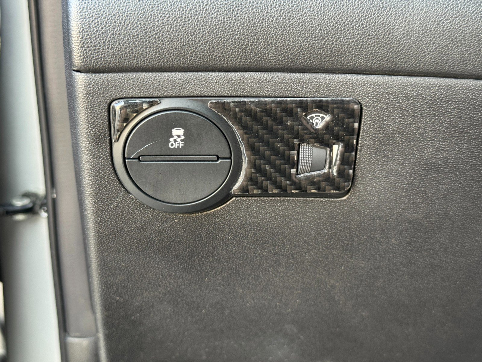 Used 2013 Hyundai Genesis 3.8 RWD image 16