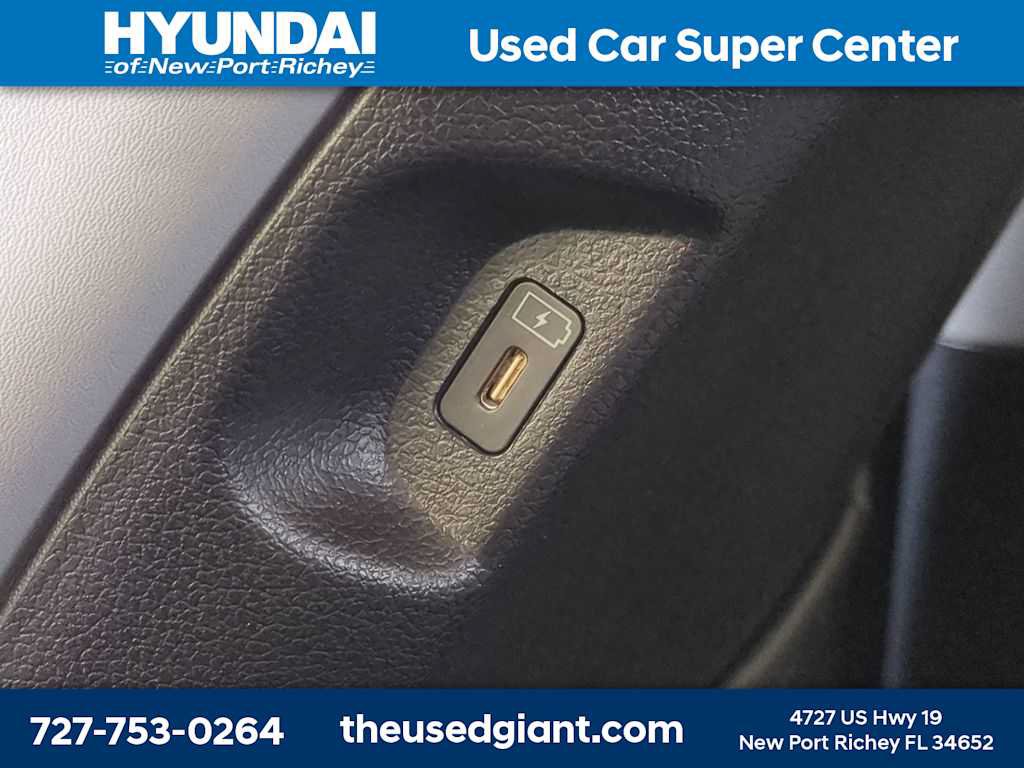 Used 2024 Hyundai Palisade SEL w/ Premium Package FWD image 17