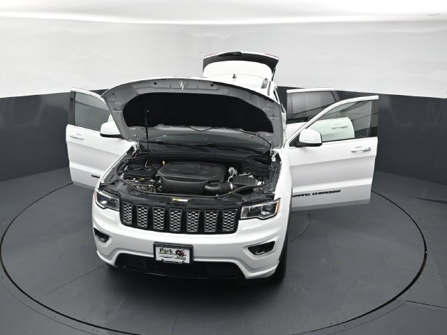 Used 2021 Jeep Grand Cherokee Laredo AWD/4WD image 25
