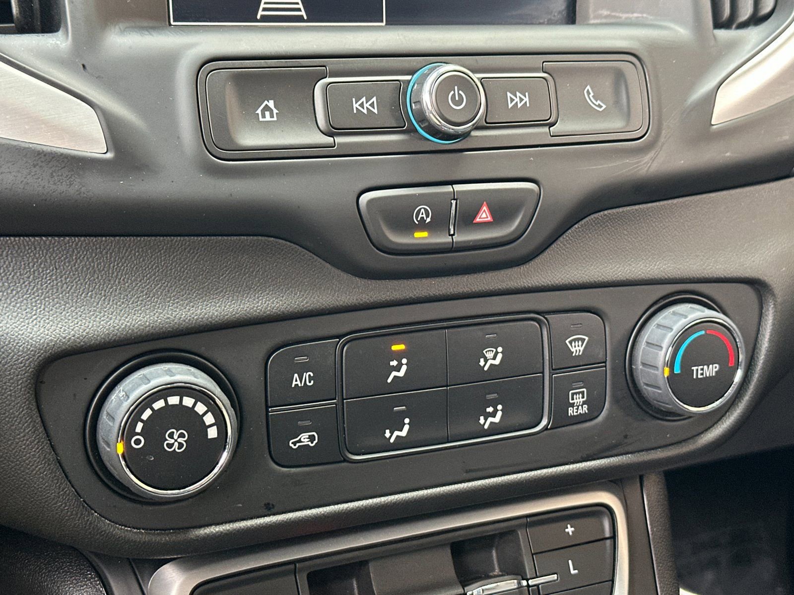 Used 2024 GMC Terrain SLE image 19