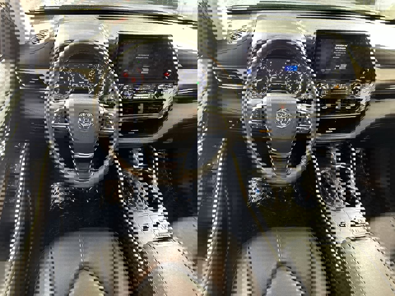 Used 2023 Toyota Highlander XLE image 22