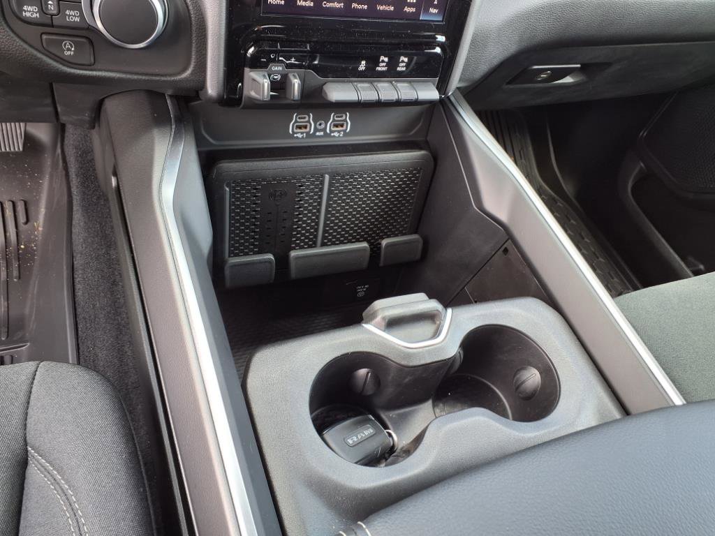 Used 2025 RAM 1500 Big Horn AWD/4WD image 11