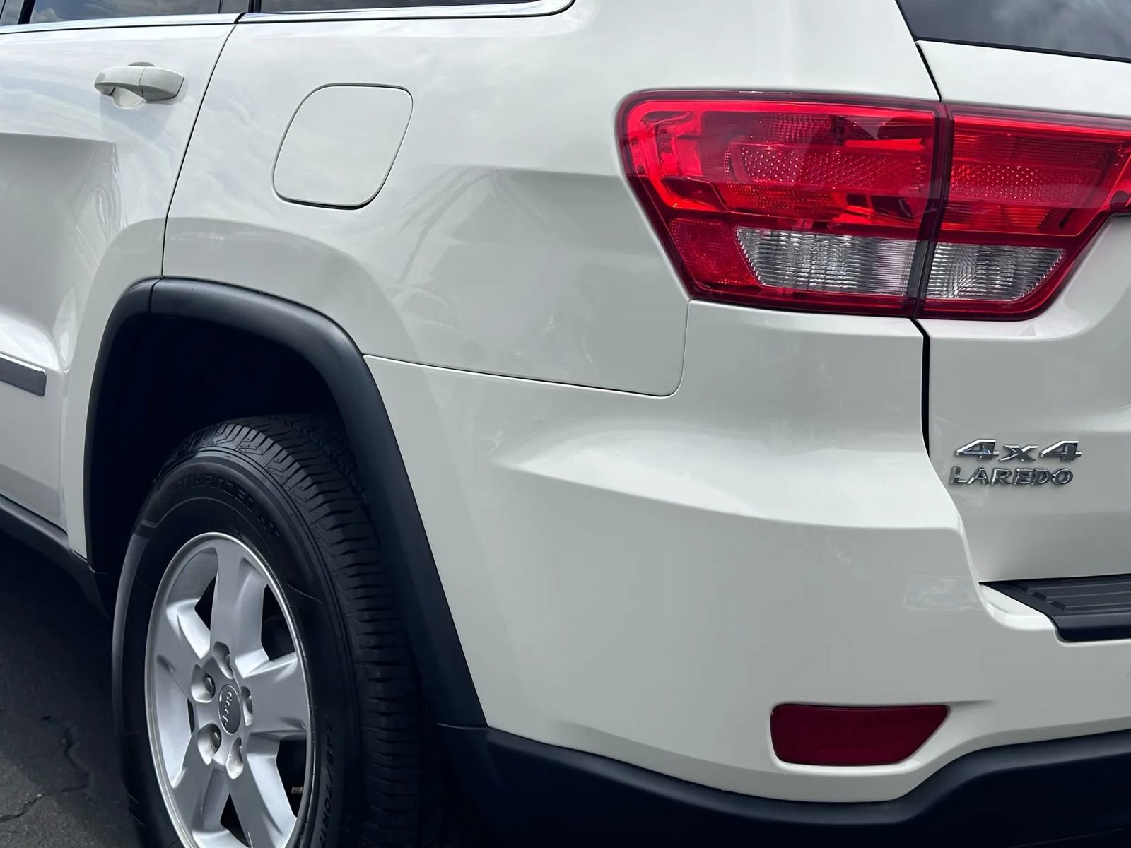 Used 2012 Jeep Grand Cherokee Laredo w/ Laredo E Group image 38