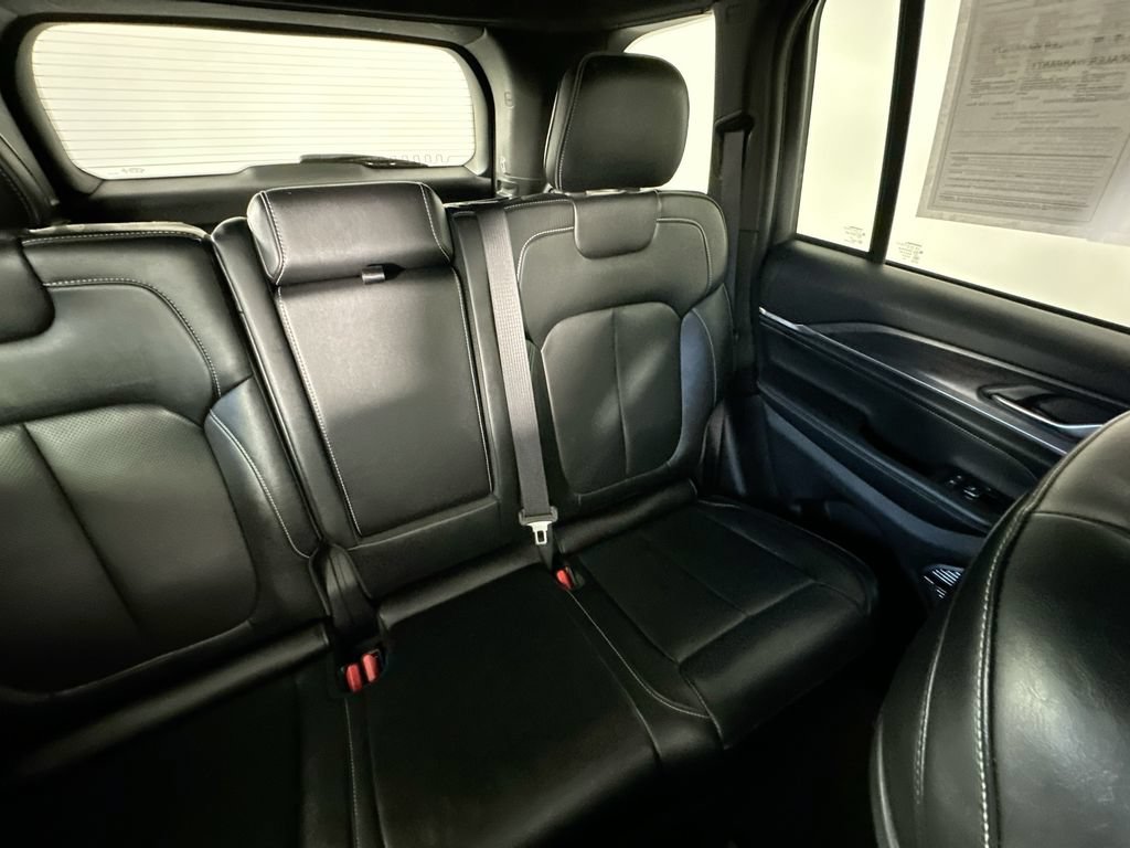 Used 2022 Jeep Grand Cherokee Overland AWD/4WD image 14