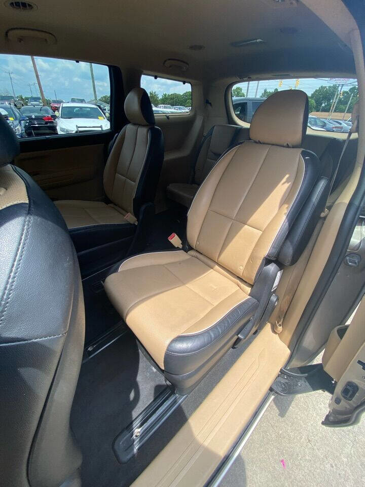 Used 2017 Kia Sedona LX w/ LX Essentials Premium Package FWD image 10