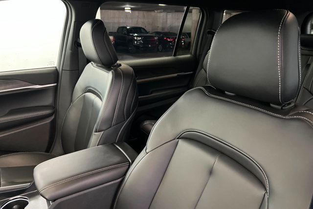 New 2026 Jeep Grand Cherokee L Limited w/ Limited Altitude Package AWD/4WD image 16