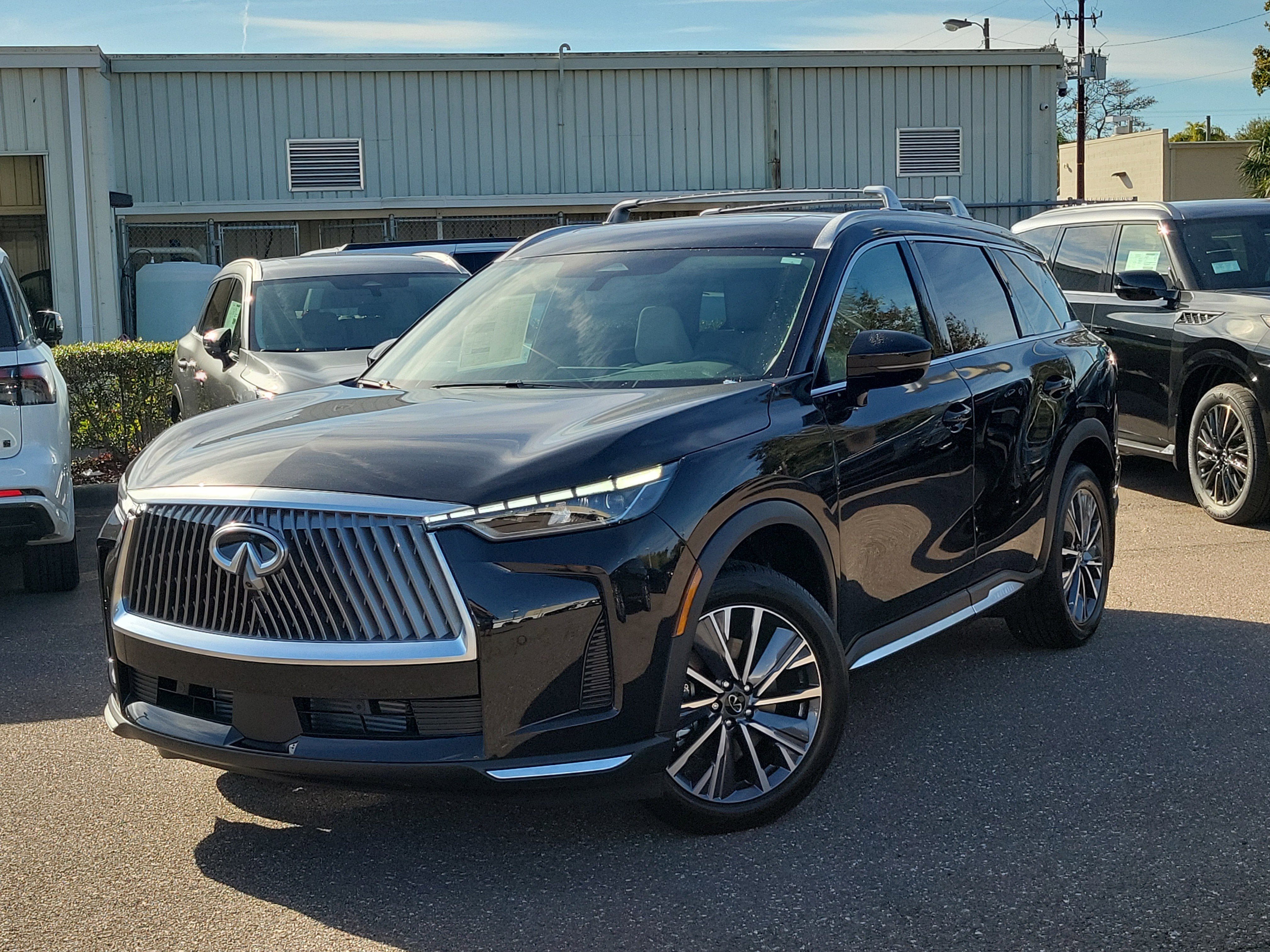 New 2026 INFINITI QX60 Luxe w/ Family Package