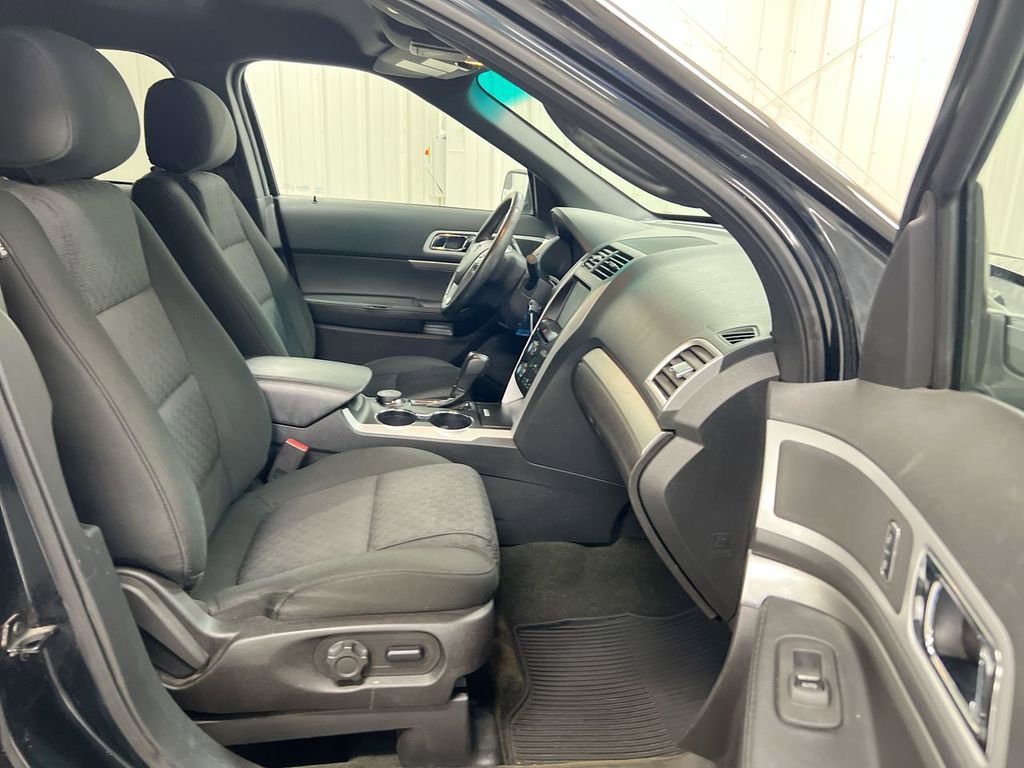 Used 2015 Ford Explorer XLT w/ Equipment Group 201A image 21