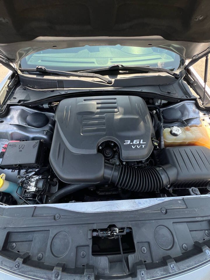 Used 2015 Chrysler 300 S RWD image 20