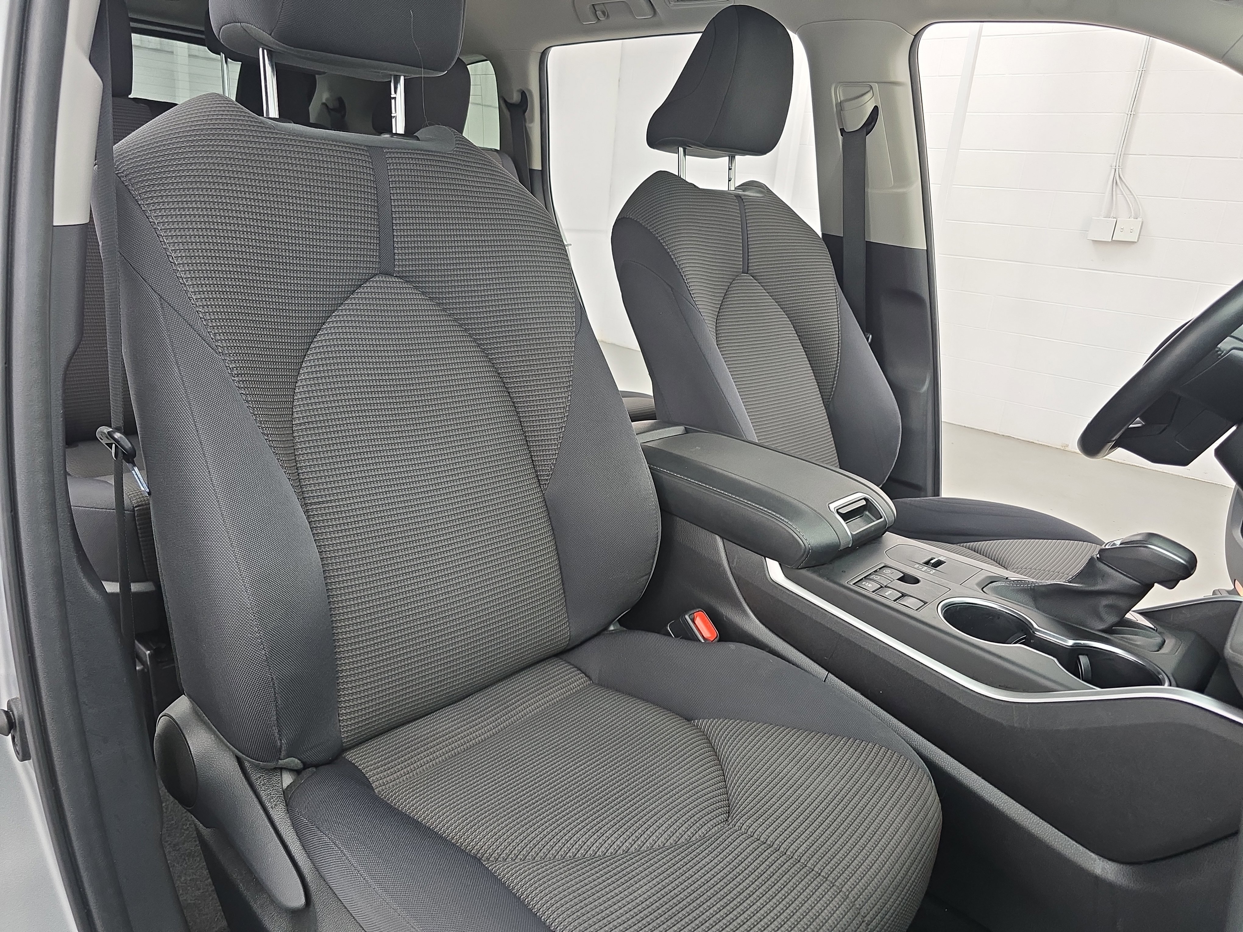 Used 2023 Toyota Highlander L image 10