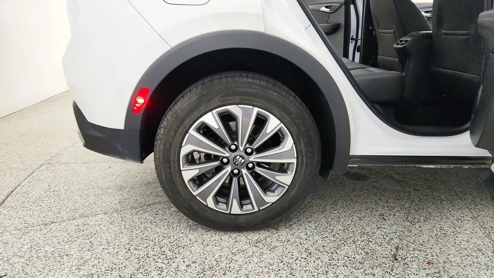 Used 2024 Buick Envision Preferred AWD/4WD image 33