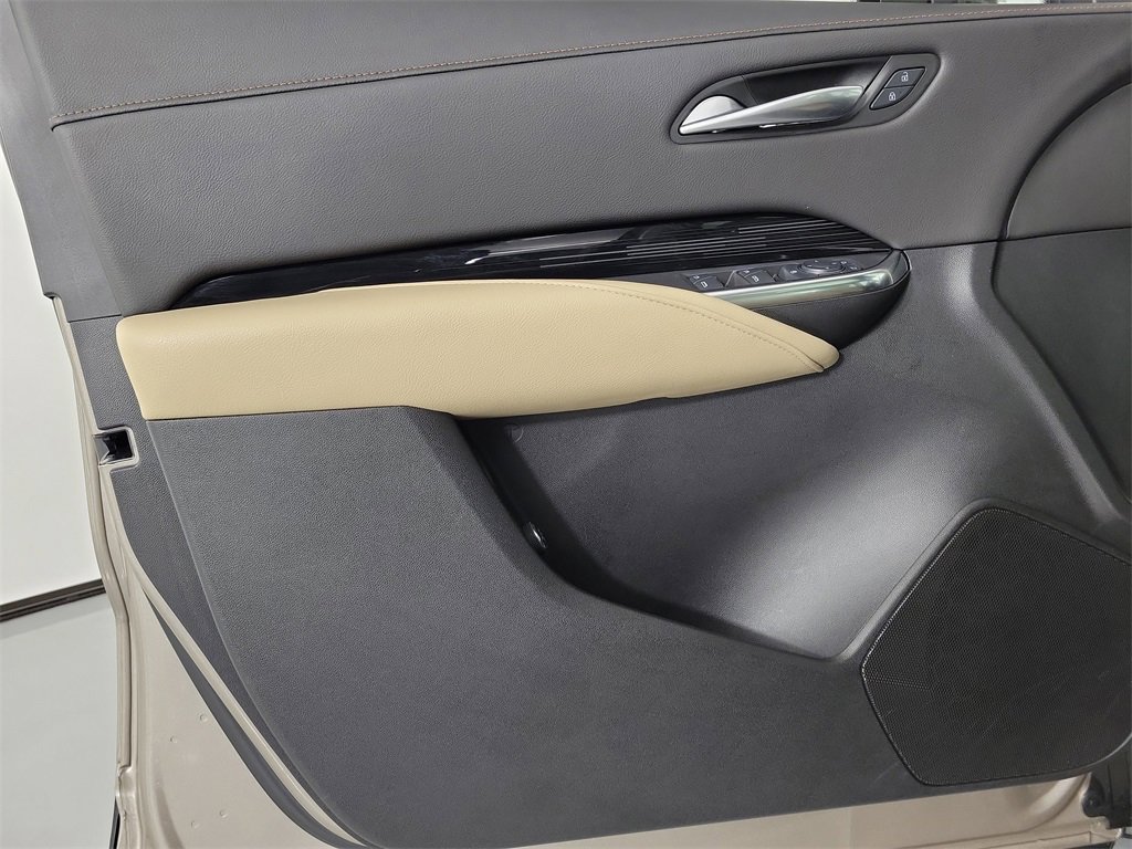 Certified 2024 Cadillac XT4 Luxury w/ Cold Weather Package image 19