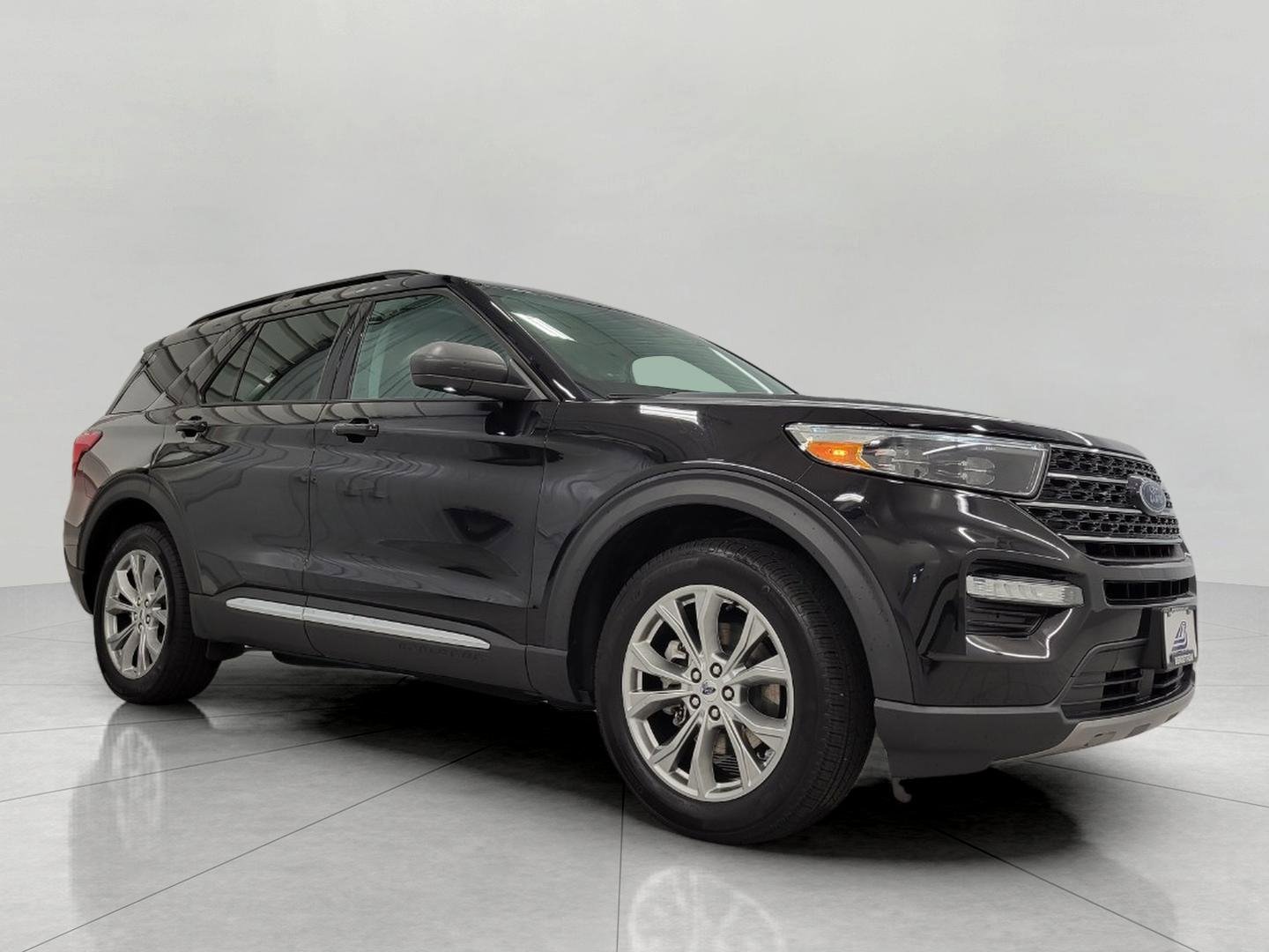Used 2023 Ford Explorer XLT w/ Equipment Group 202A AWD/4WD image 1