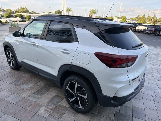 Used 2022 Chevrolet TrailBlazer RS w/ Technology Package FWD image 3