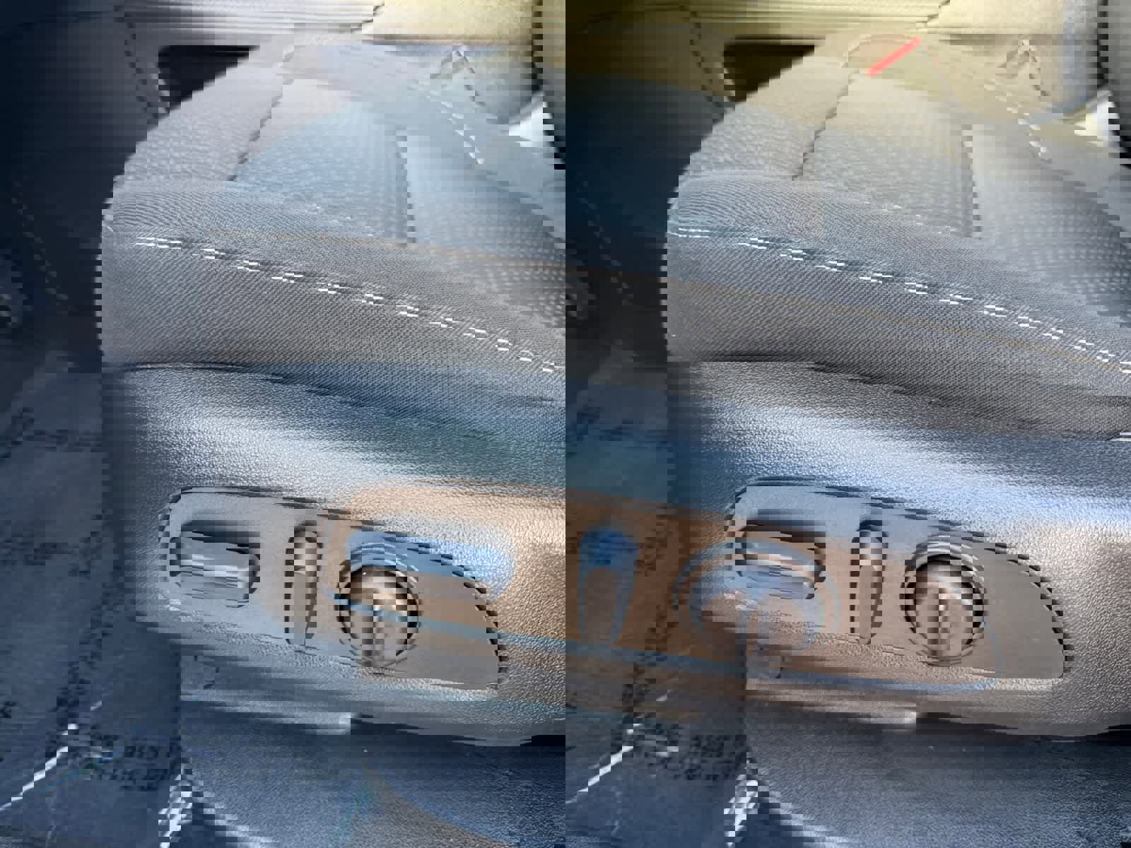 Used 2023 GMC Acadia SLE w/ Driver Convenience Package image 27