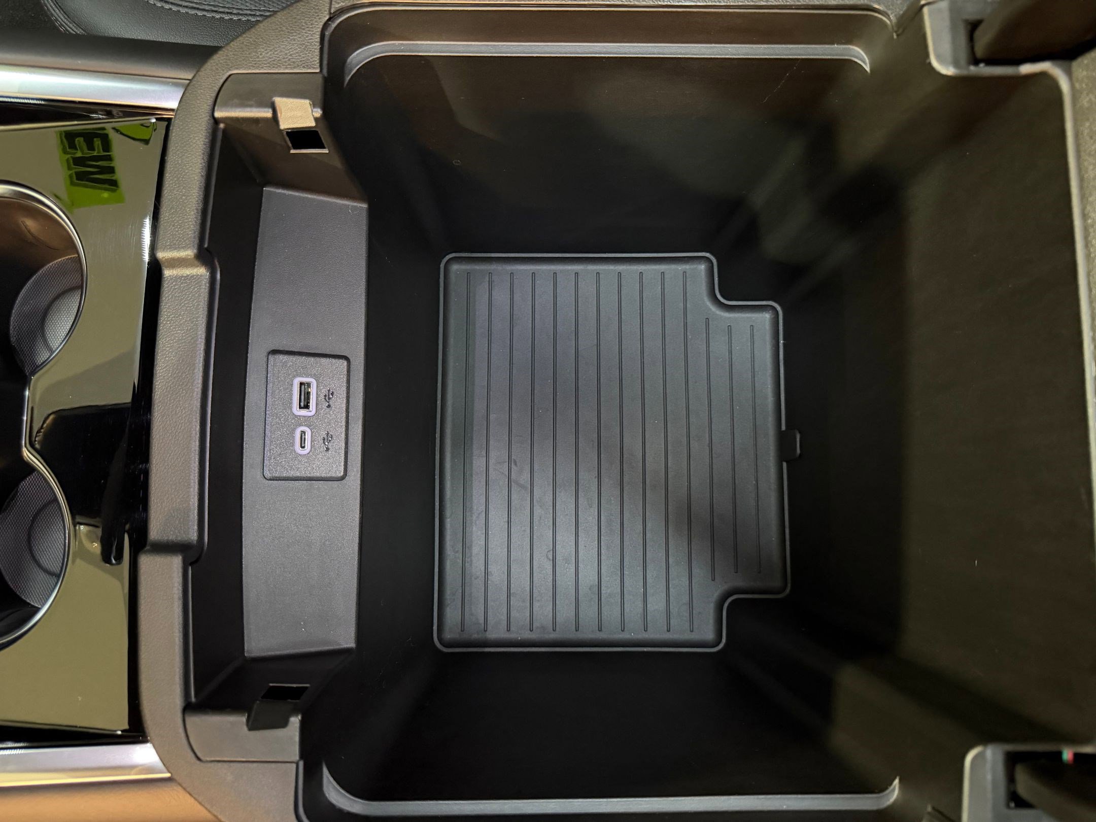 Used 2025 Chevrolet Suburban RST w/ Comfort Package image 34