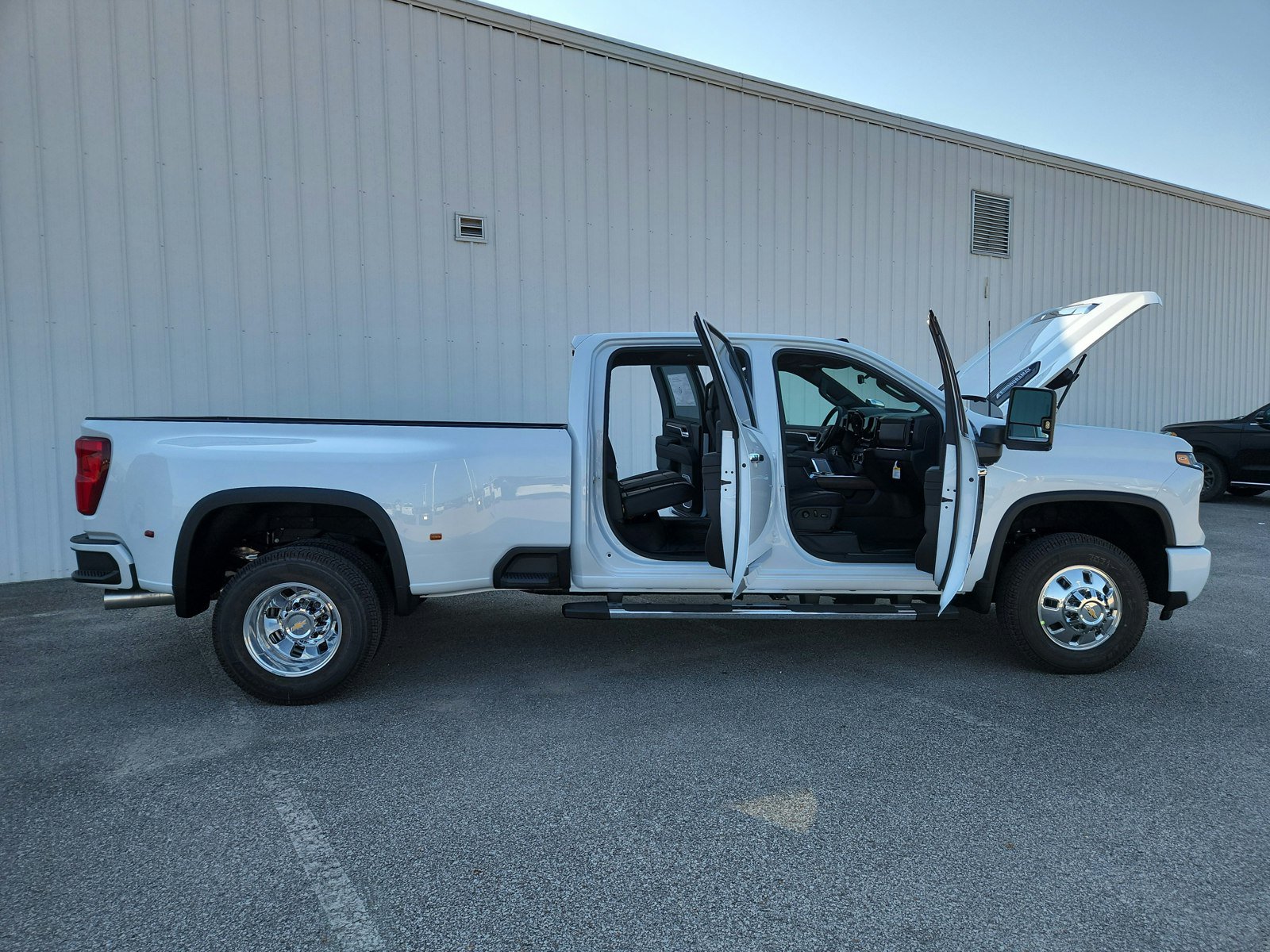 New 2026 Chevrolet Silverado 3500 High Country w/ High Country Premium Package AWD/4WD image 37