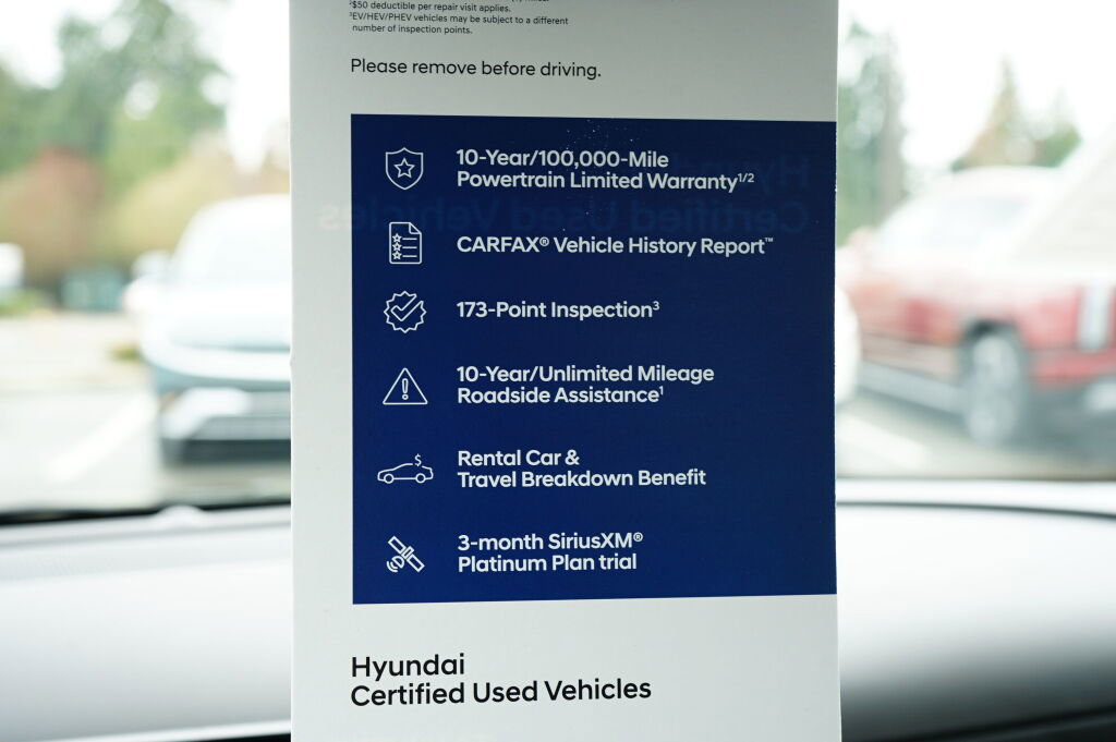 Certified 2025 Hyundai Tucson SE FWD image 2