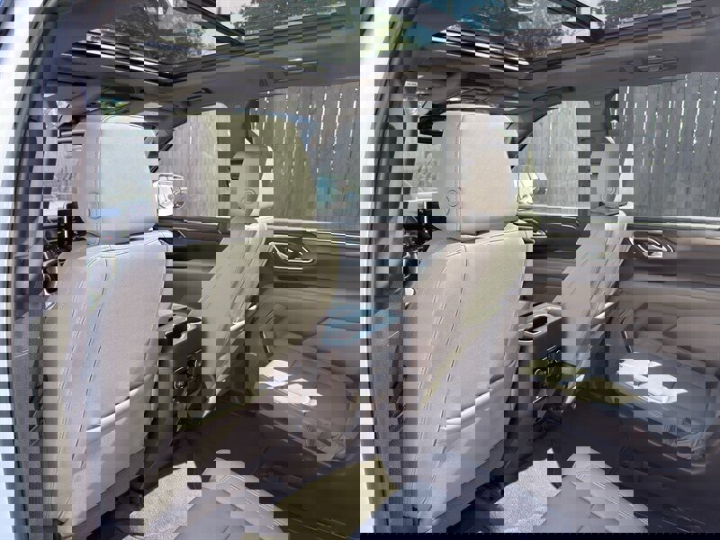 Used 2023 Chevrolet Suburban Z71 image 24