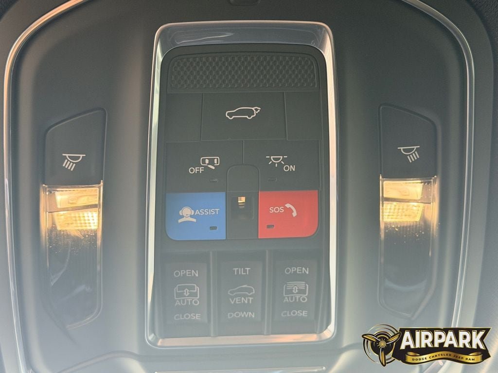 New 2026 Jeep Grand Cherokee Limited w/ Luxury Tech Group II AWD/4WD image 30