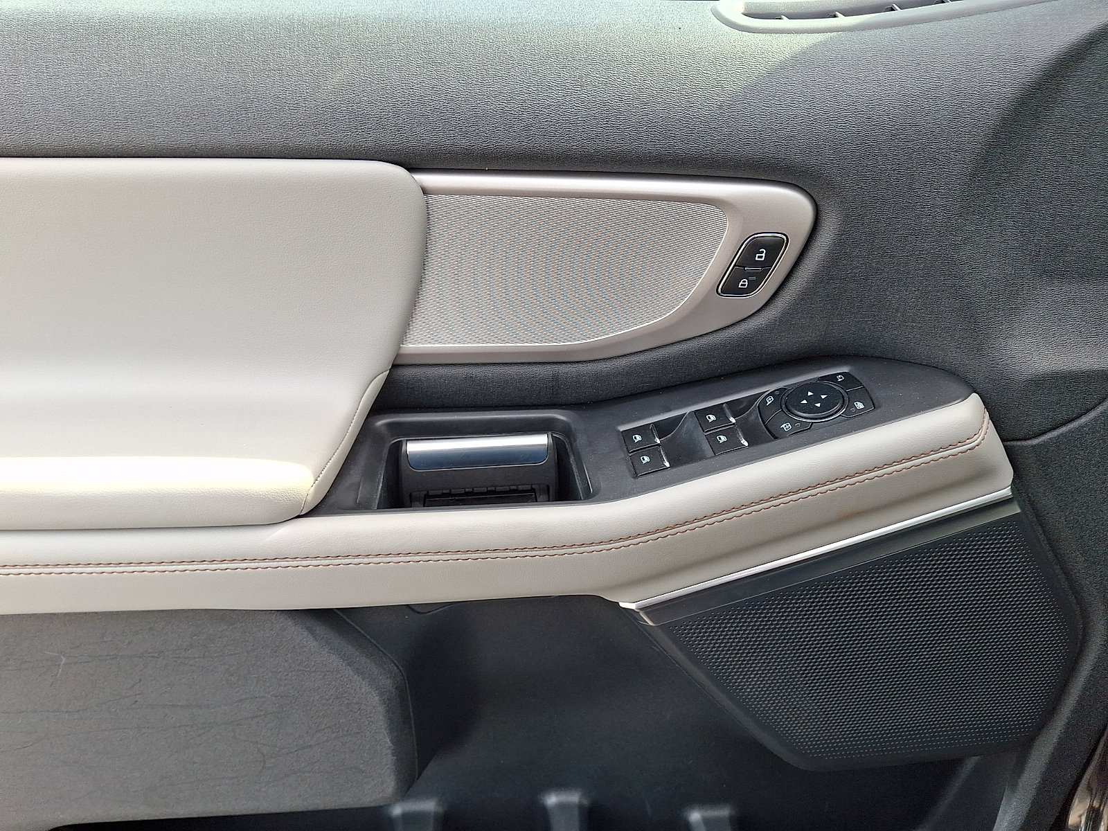 Certified 2025 Ford Expedition Active AWD/4WD image 16