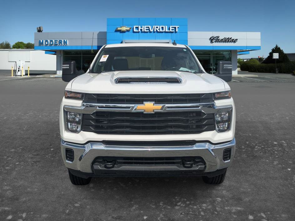 Used 2024 Chevrolet Silverado 2500 LT AWD/4WD image 2