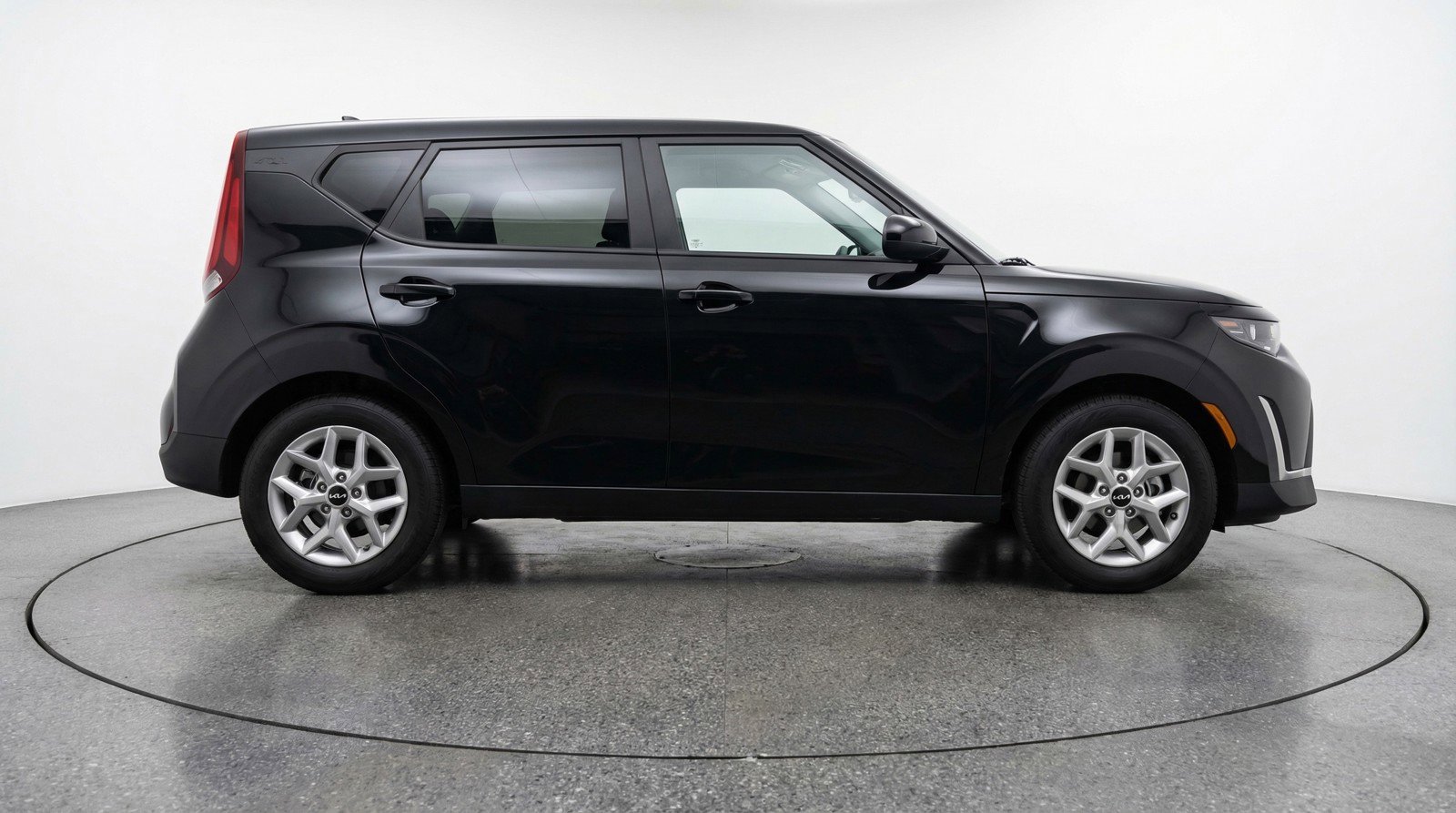 Used 2025 Kia Soul LX w/ LX Technology Package FWD image 11