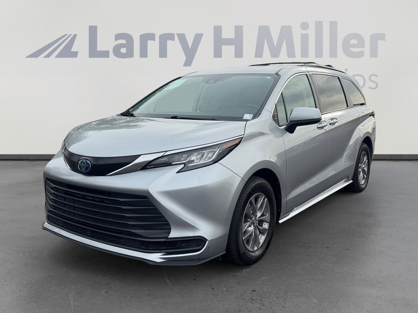 Certified 2023 Toyota Sienna LE