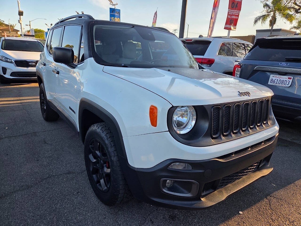 Used 2017 Jeep Renegade Latitude AWD/4WD image 2