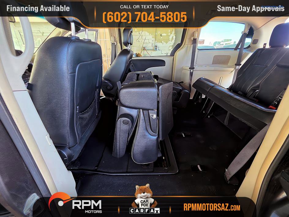 Used 2015 Chrysler Town & Country Touring image 21