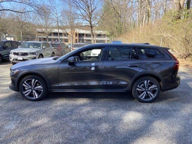 New 2025 Volvo V60 B5 Cross Country Plus w/ Protection Package Premier image 4