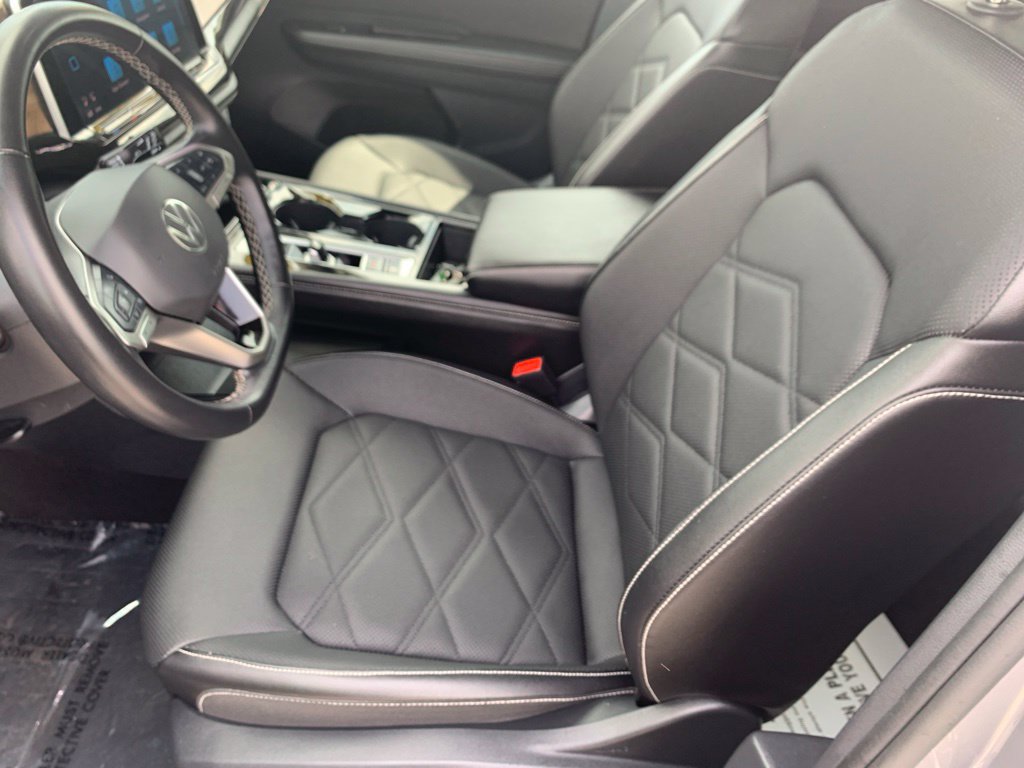 Used 2025 Volkswagen Atlas SE AWD/4WD image 14