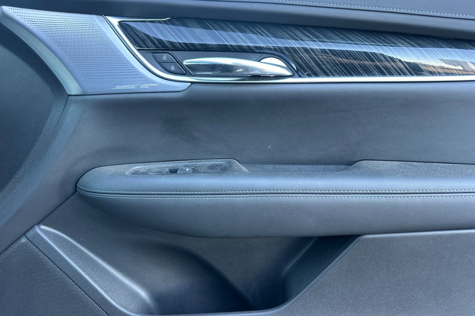 Used 2025 Cadillac XT6 Premium Luxury w/ Technology Package image 22