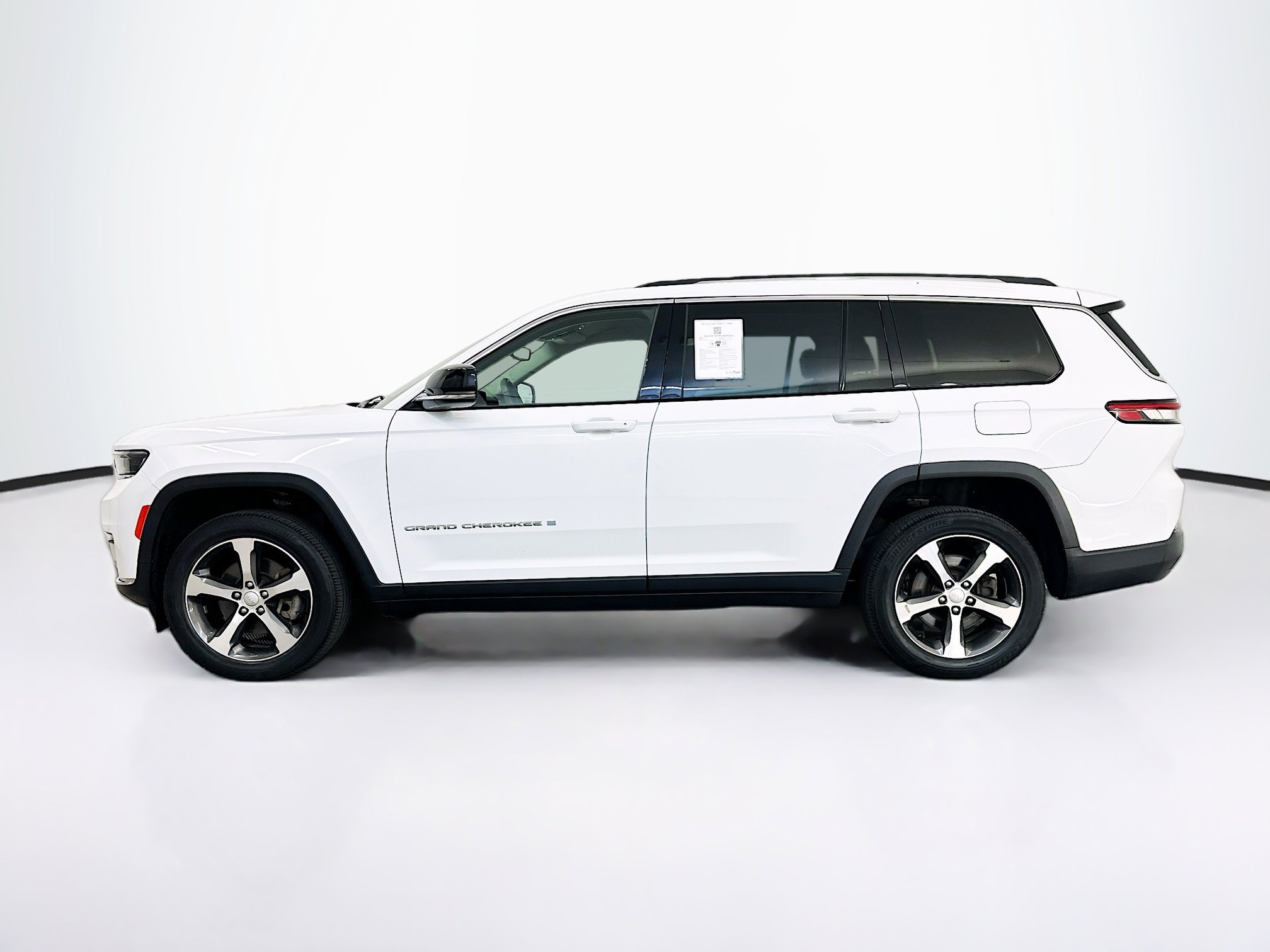 Used 2023 Jeep Grand Cherokee L Limited AWD/4WD image 4
