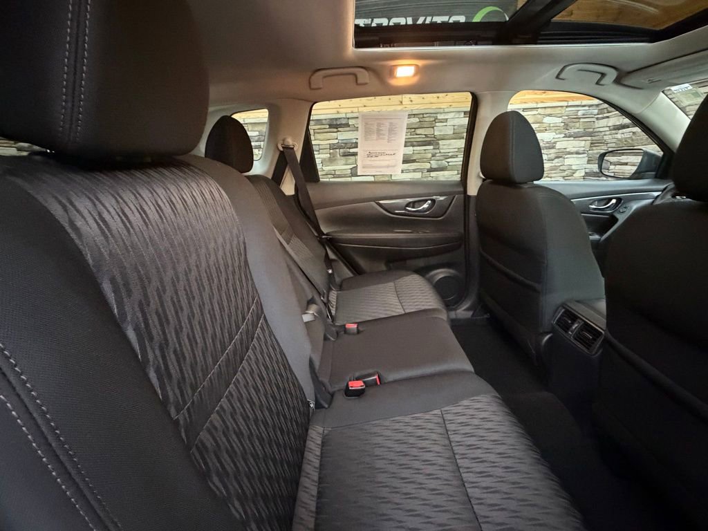 Used 2018 Nissan Rogue SV w/ Sun & Sound Touring Package image 32
