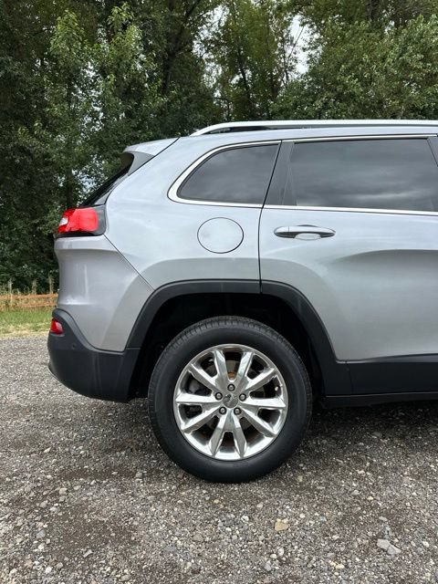 Used 2014 Jeep Cherokee Limited w/ Technology Group FWD image 34