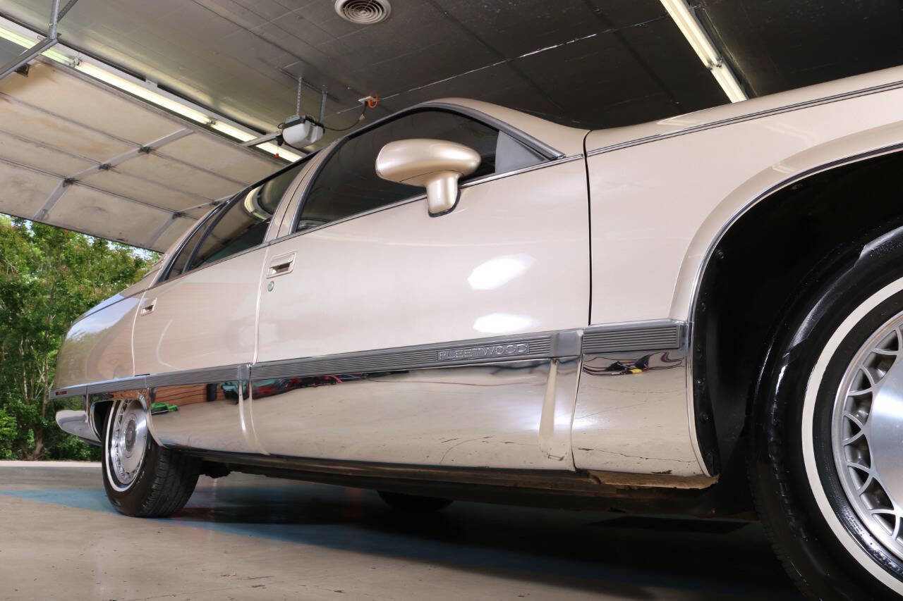 Used 1994 Cadillac Fleetwood Brougham RWD image 29
