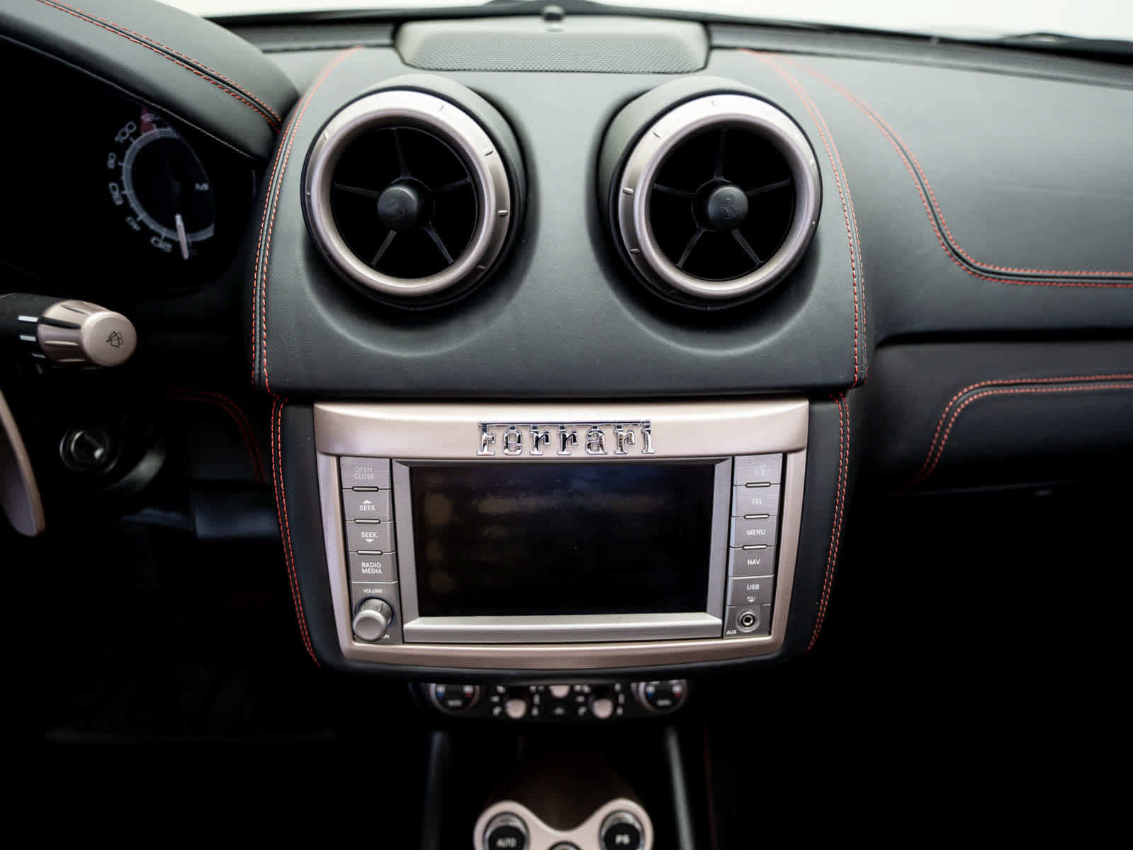 Used 2014 Ferrari California RWD image 23
