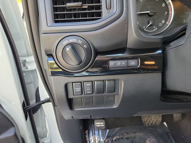 Used 2024 Nissan Titan SV w/ SV Convenience Package RWD image 21