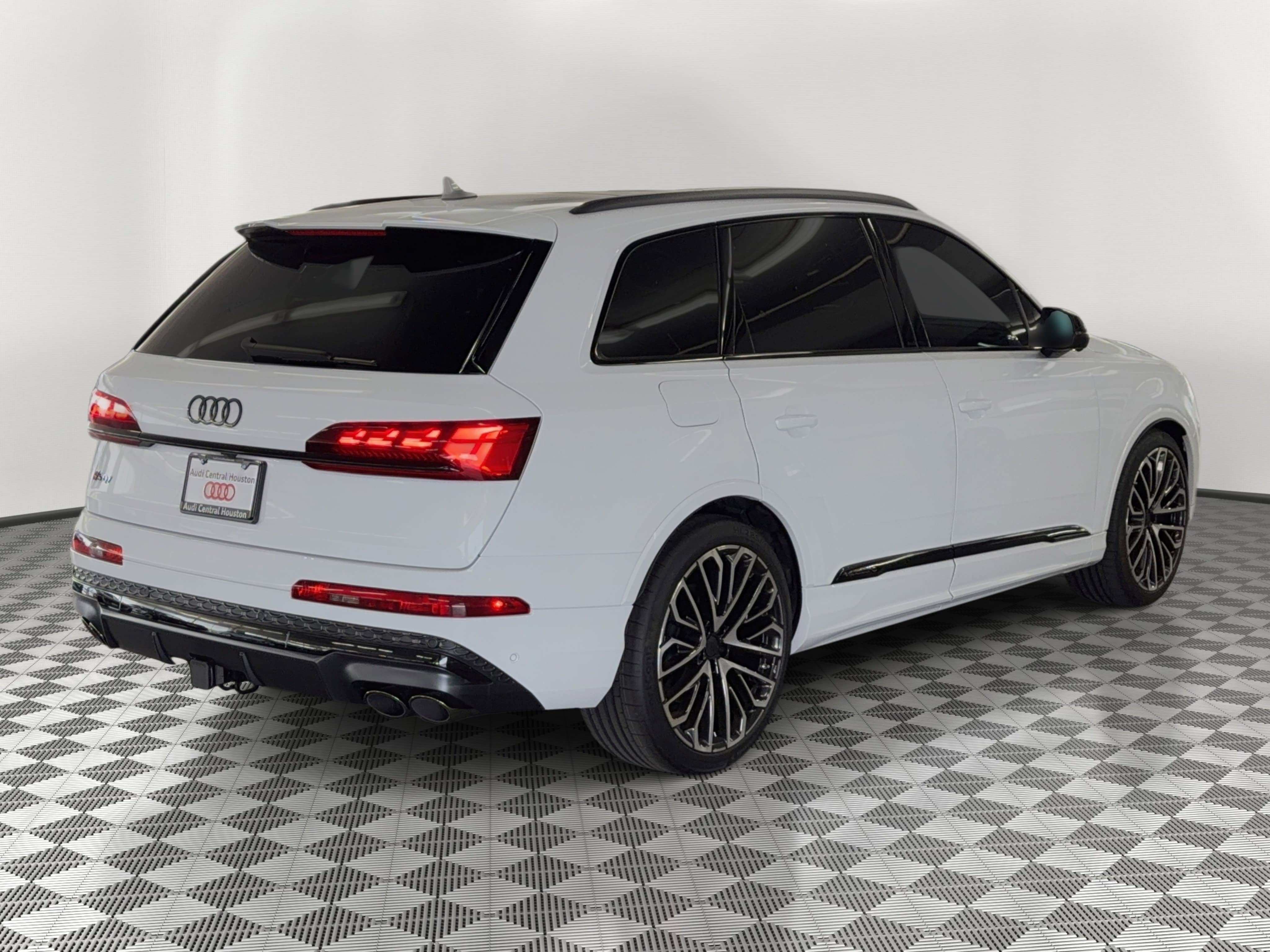 New 2026 Audi SQ7 Prestige AWD/4WD image 9