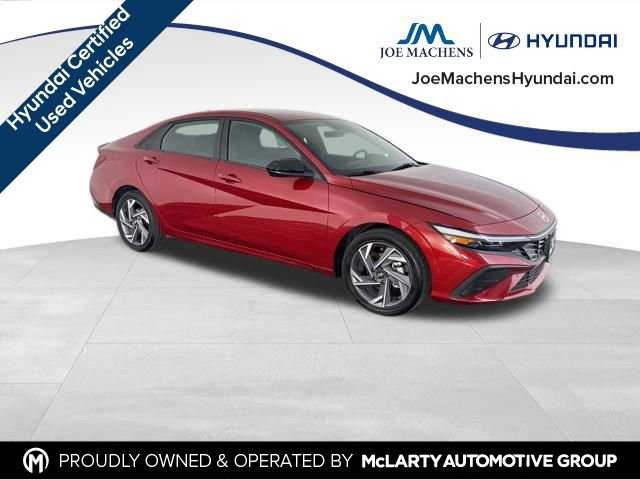 Used 2025 Hyundai Elantra SEL FWD image 2