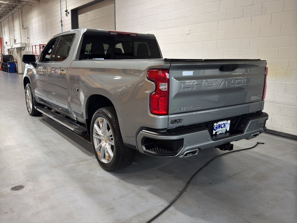 Used 2025 Chevrolet Silverado 1500 High Country w/ High Country Premium Package AWD/4WD image 3