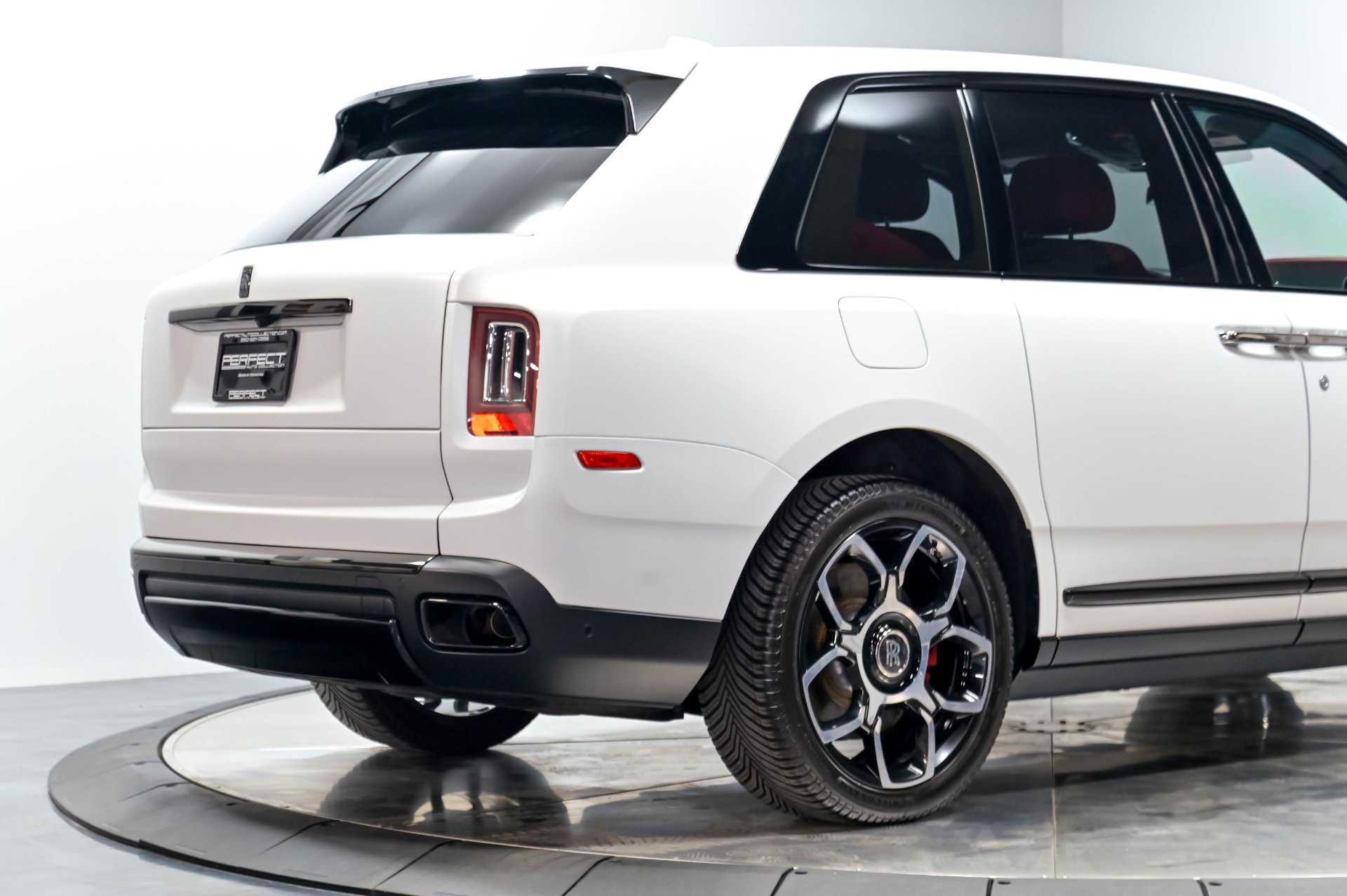 Used 2021 Rolls-Royce Cullinan Black Badge AWD/4WD image 16