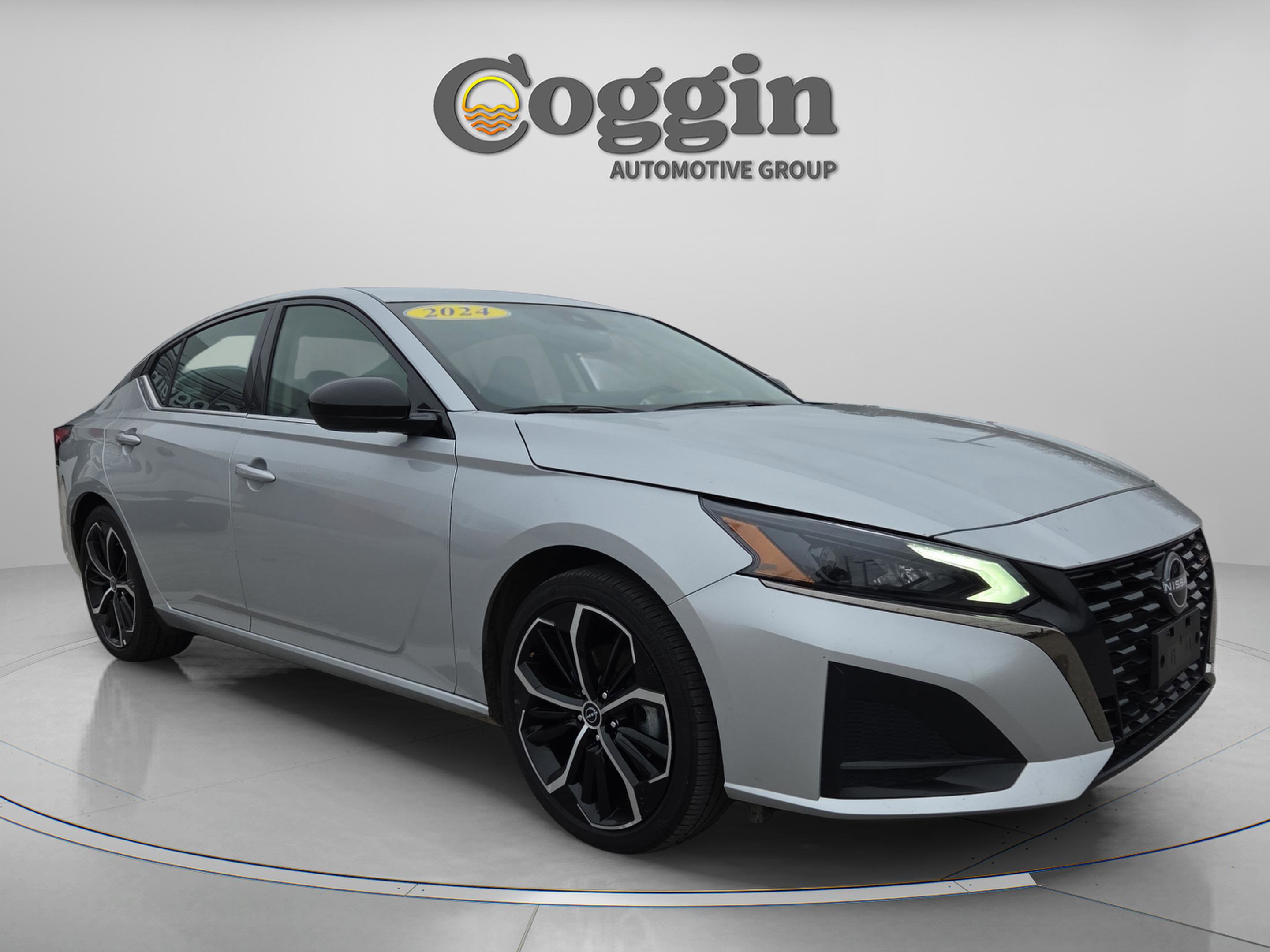 Used 2024 Nissan Altima 2.5 SR w/ SR Premium Package image 8