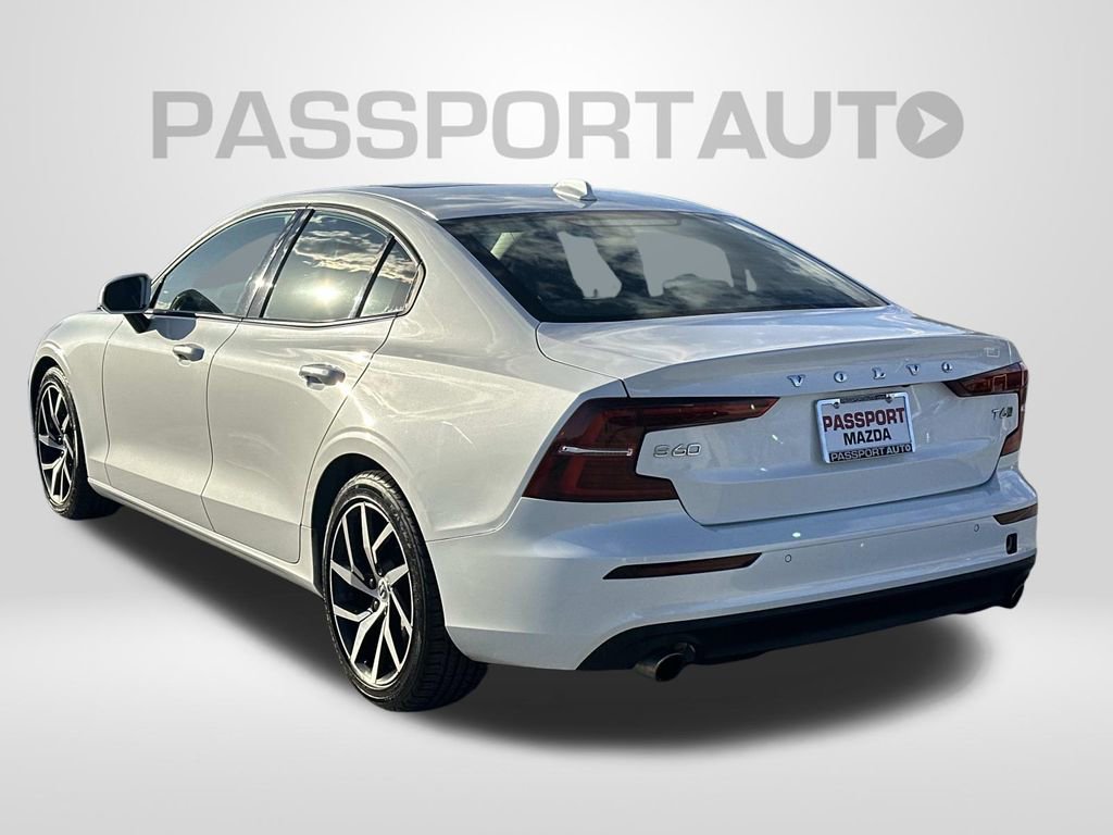 Used 2020 Volvo S60 T6 Momentum image 2