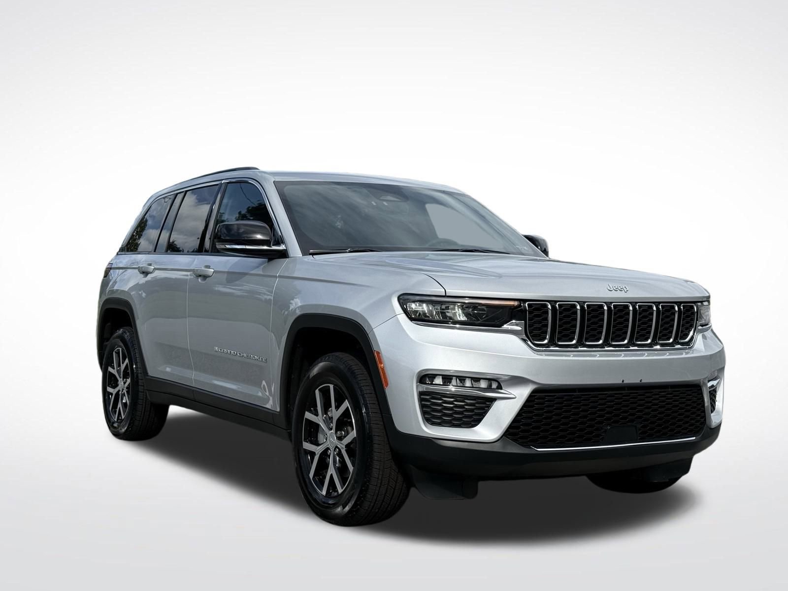 Used 2024 Jeep Grand Cherokee Limited image 3