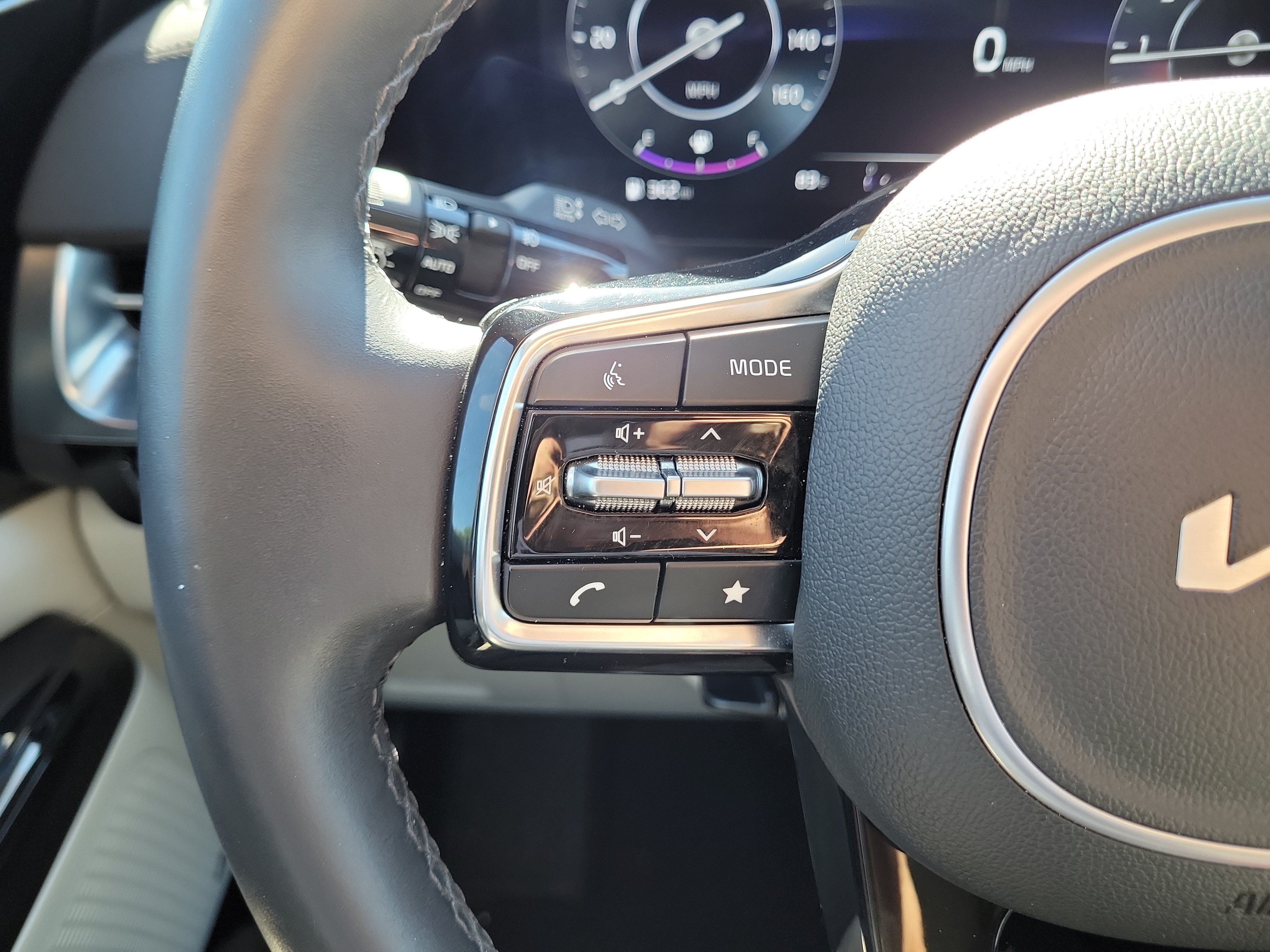 Certified 2024 Kia Carnival SX Prestige FWD image 28
