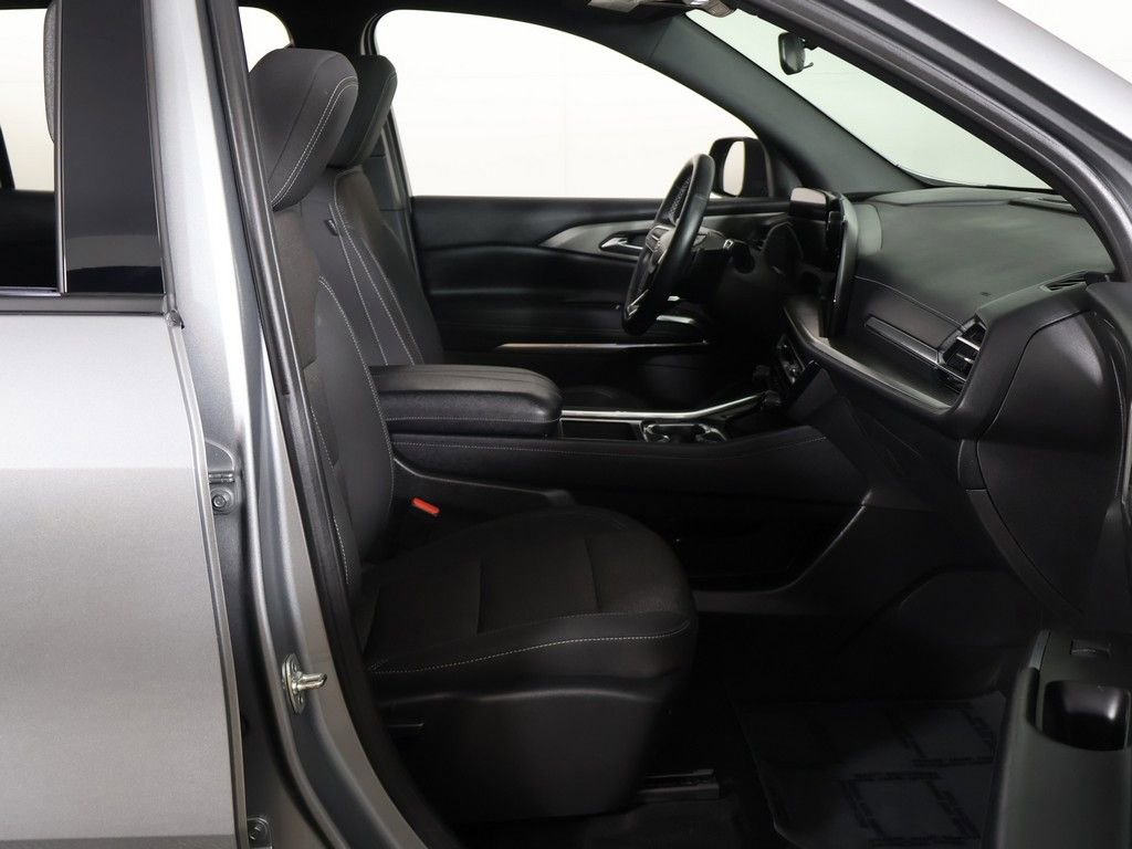 Used 2025 Chevrolet Traverse LT w/ Driver Confidence Package FWD image 27