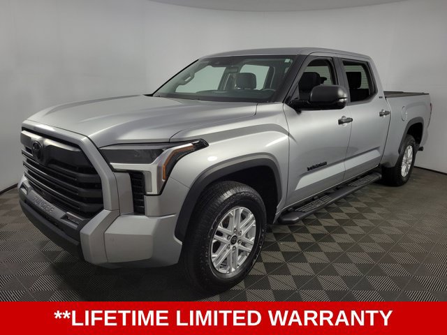 Used 2022 Toyota Tundra SR5 w/ SR5 Convenience Package AWD/4WD image 3